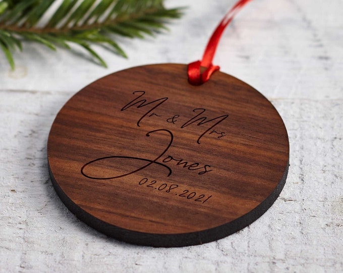 Christmas Ornament, Personalized wooden ornament, Christmas decoration, custom Christmas ornament, Christmas gift, engraved wood ornament