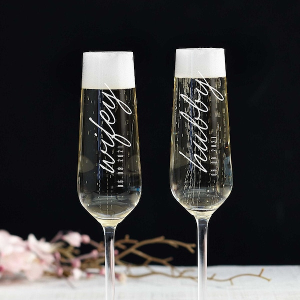 Personalized set of 2 Champagne Glass, Champagne flutes, Mr and Mrs Champagne glasses, Engraved Glass, Monogram Champagne Glass