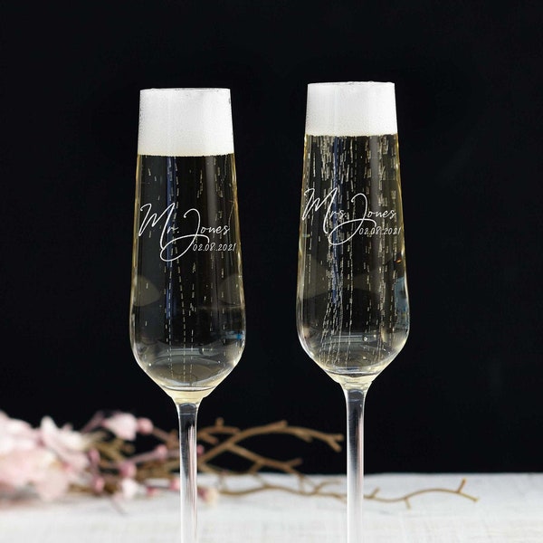 Personalized set of 2 Champagne Glass, Champagne flutes, Mr and Mrs Champagne glasses, Engraved Glass, Monogram Champagne Glass