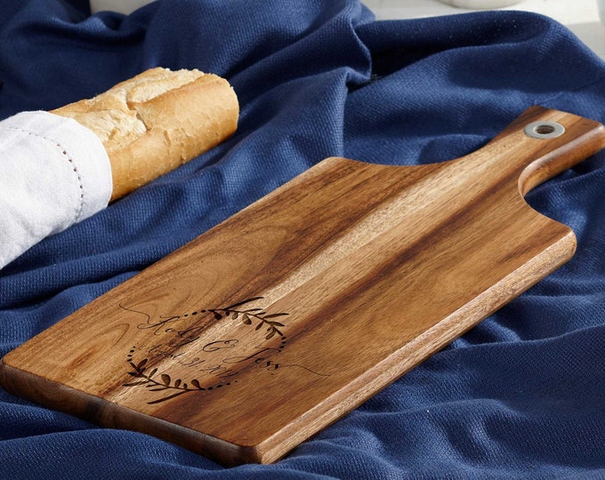 Personalized bread Board, customized cheese board, Acacia paddle board, wedding gift, housewarming gifts, wedding gifts, Christmas gifts