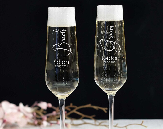 Personalized set of 2 Champagne Glass, Champagne flutes, Mr and Mrs Champagne glasses, Engraved Glass, Monogram Champagne Glass