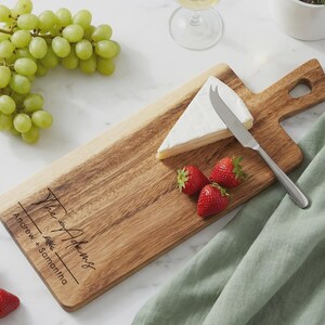 Personalized bread Board, customized cheese board, Acacia paddle board, wedding gift, housewarming gifts, wedding gifts, Christmas gifts