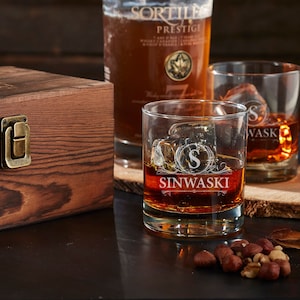 Personalized Whiskey Decanter, Engraved Decanter Set, Monogrammed decanter, Groomsmen Gift, Scotch Decanter, Housewarming Gift