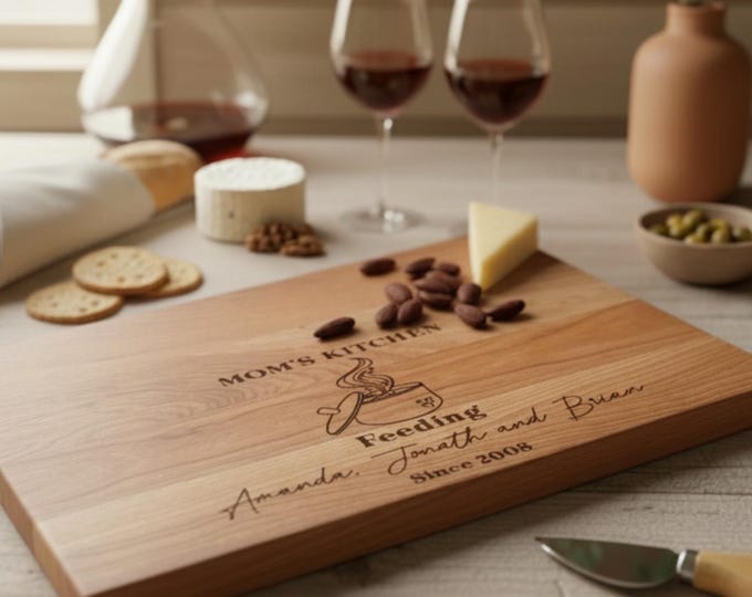 Personalized Cutting Board – Mom's Charcuterie Board: Custom Engraved & Unique Gift For Mother's Day – Kitchen Decor, Hosting Essentials.