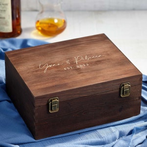 Boîte-cadeau personnalisée en bois, boîte avec nom gravé, boîte souvenir en bois, boîte-cadeau de garçon d'honneur, boîte-cadeau rustique, boîte-cadeau de Noël