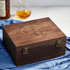 Boîte-cadeau personnalisée en bois, boîte avec nom gravé, boîte souvenir en bois, boîte-cadeau de garçon d'honneur, boîte-cadeau rustique, boîte-cadeau de Noël