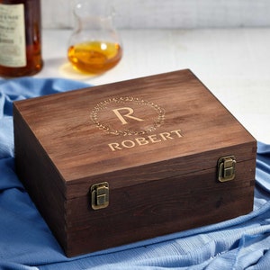 Boîte souvenir en bois personnalisée | Pin ou bambou gravé | Coffret cadeau garçon d'honneur, Cadeau personnalisé | Anniversaire, Anniversaire, Papa, Pour homme