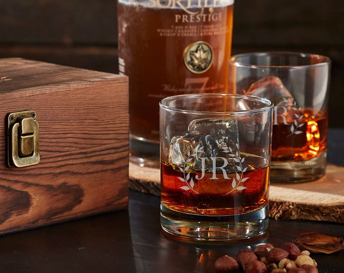 Personalized Whiskey Decanter Set - Custom Engraved Scotch with initials, Perfect Gift for Him, Groomsman & Father, Unique Whiskey Bar Decor