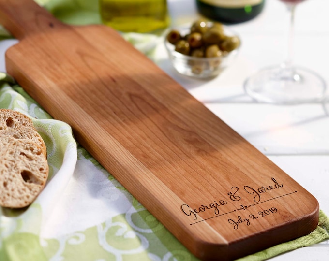 Personalized bread Board, customized cheese board, Acacia paddle board, wedding gift, housewarming gifts, wedding gifts, Christmas gifts