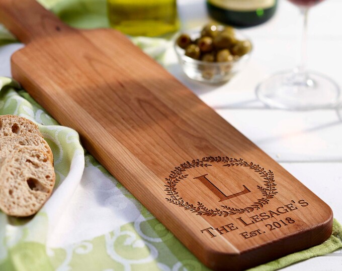 Personalized bread Board, customized cheese board, Acacia paddle board, wedding gift, housewarming gifts, wedding gifts, Christmas gifts