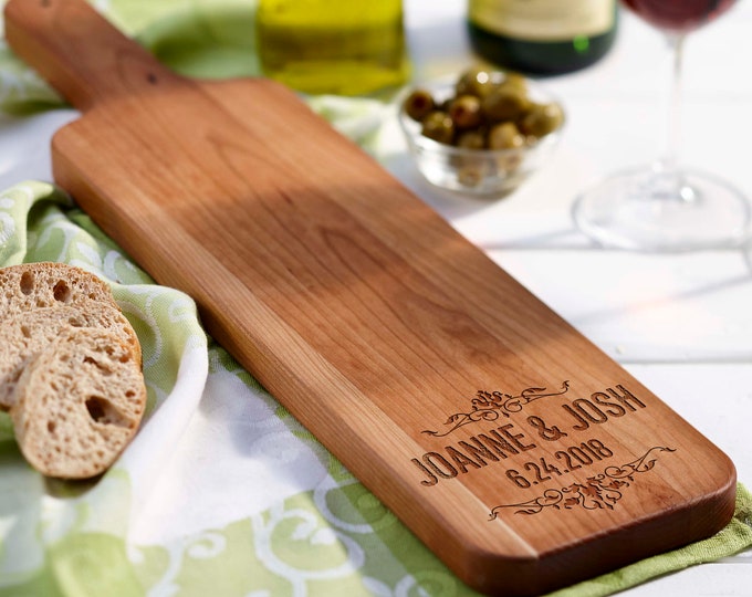 Personalized bread Board, customized cheese board, Acacia paddle board, wedding gift, housewarming gifts, wedding gifts, Christmas gifts