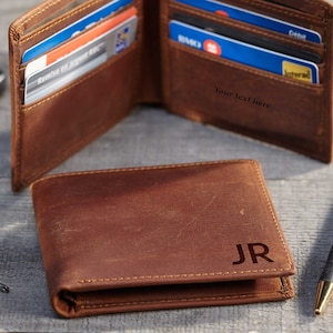 Portefeuille en cuir de vachette véritable gravé personnalisé pour homme - Cadeau personnalisé à deux volets pour la fête des pères, l'obtention du diplôme, et plus encore