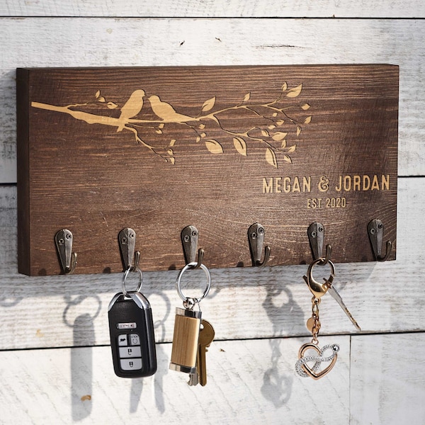 Porte-clés personnalisé, crochet de clé personnalisé, porte-clés gravé pour mur, cintre de masque, cadeau de pendaison de crémaillère, cadeau pour le couple