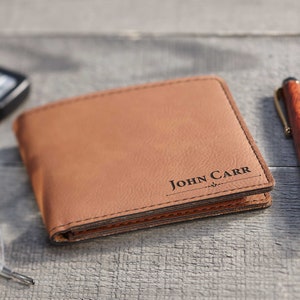 Portefeuille personnalisé en cuir végétalien pour homme - Portefeuille personnalisé gravé, cadeau de Noël unique, fête des pères, anniversaire, garçons d'honneur et remise des diplômes