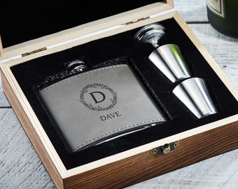 Personalized Flask, Personalized Flask Set with Shot Glasses , leatherette gift box with flask, Groomsman Gifts, Best man Gifts