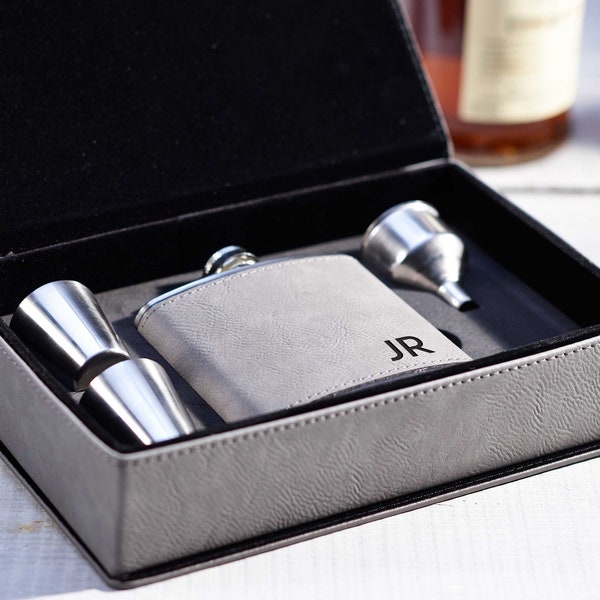 Personalized Flask, Personalized Flask Set with Shot Glasses , leatherette gift box with flask, Groomsman Gifts, Best man Gifts