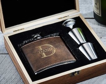 Personalized Flask, Personalized Flask Set with Shot Glasses , leatherette gift box with flask, Groomsman Gifts, Best man Gifts