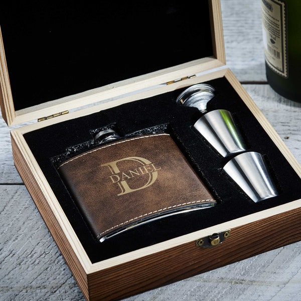 Personalized Flask, Personalized Flask Set with Shot Glasses , leatherette gift box with flask, Groomsman Gifts, Best man Gifts