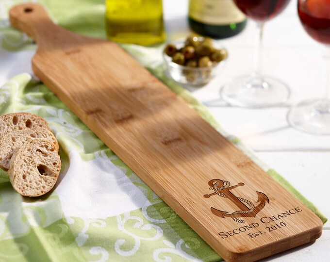 Personalized bread Board, customized cheese board, Acacia paddle board, wedding gift, housewarming gifts, wedding gifts, Christmas gifts