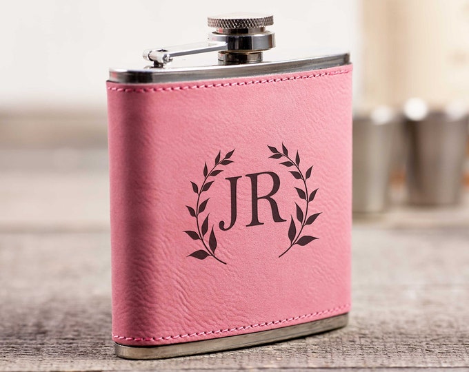 Personalized Flask, Personalized Flask Set with Shot Glasses , leatherette gift box with flask, Groomsman Gifts, Best man Gifts
