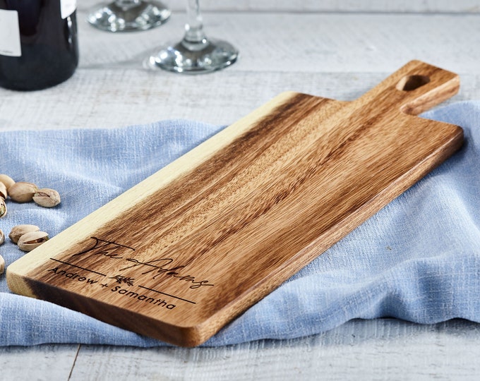 Personalized bread Board, customized cheese board, Acacia paddle board, wedding gift, housewarming gifts, wedding gifts, Christmas gifts