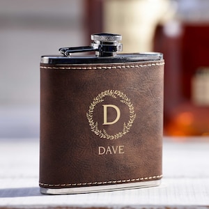 Flasque personnalisée, ensemble de flasques personnalisés avec verres à liqueur, boîte-cadeau en similicuir avec flasque, cadeaux de garçon d'honneur, cadeaux d'homme d'honneur