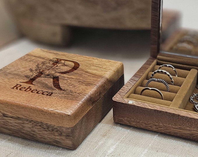 Elegant & Personal: Engraved Jewelry Box for Special Occasions and Celebrations – Personalized Gift for Bridesmaids, Weddings, Mother’s Day