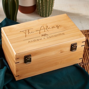 Boîte-cadeau personnalisée en bois, boîte avec nom gravé, boîte souvenir en bois, boîte-cadeau de garçon d'honneur, boîte-cadeau rustique, boîte-cadeau de Noël
