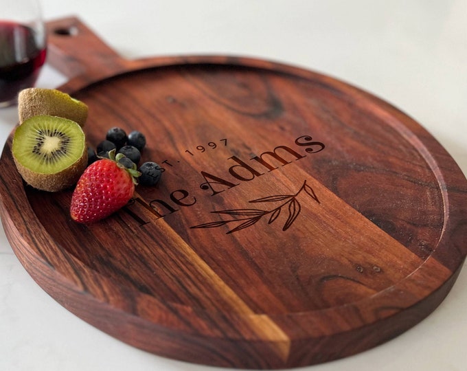 Rounded Acacia Cutting Board with Handle, Laser engraved board, Serving Board, housewarming gifts, wedding gifts, Christmas gift