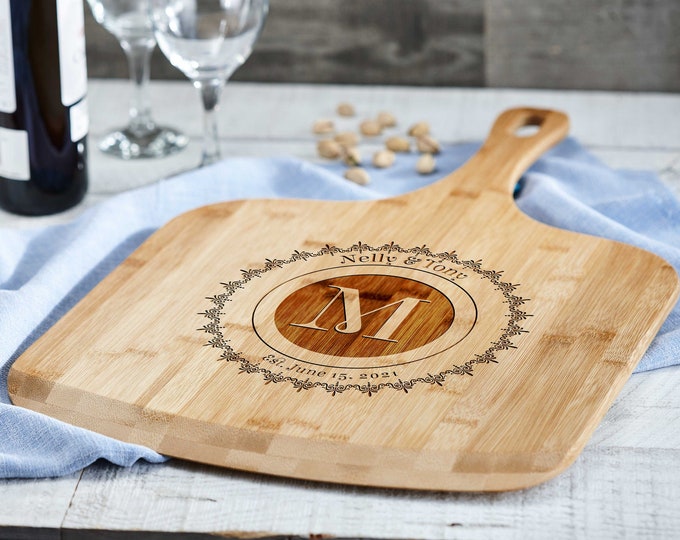 Customized pizza boards, Personalized pizza peel, engraved pizza board, housewarming gift, Gift for the couple, wedding gift