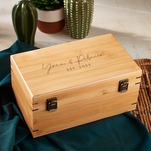 Boîte-cadeau personnalisée en bois, boîte avec nom gravé, boîte souvenir en bois, boîte-cadeau de garçon d'honneur, boîte-cadeau rustique, boîte-cadeau de Noël