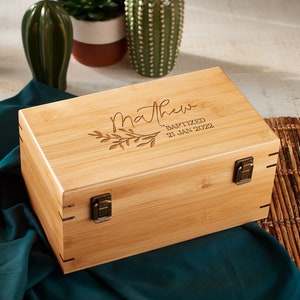 Boîte-cadeau personnalisée en bois, boîte avec nom gravé, boîte souvenir en bois, boîte-cadeau de garçon d'honneur, boîte-cadeau rustique, boîte-cadeau de Noël, cadeau de baptême