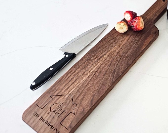 Personalized Bread Board – Custom Engraved “Home Sweet Home” Cutting Board with Family Name for Wedding, Housewarming & Realtor Closing Gift
