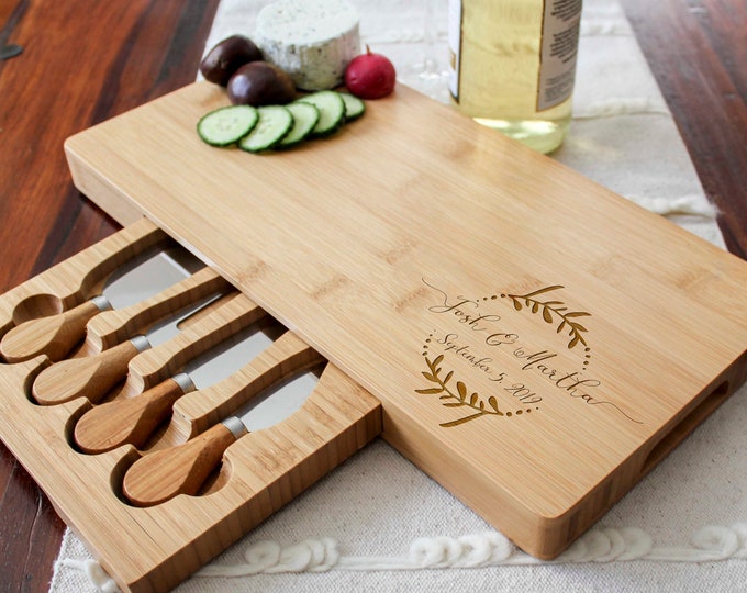 Personalized cheese board set, Custom cheese board set, Engraved cutting board, Wedding gifts, Gifts for the couple, Christmas gifts