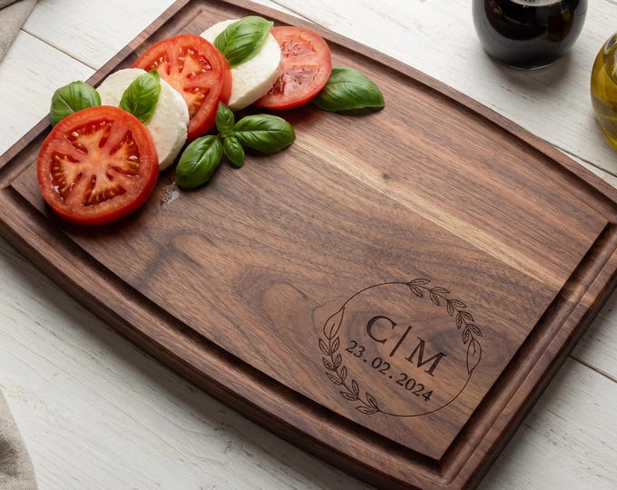 Personalized Walnut cutting board, Custom cutting board, Engraved cutting board, Wedding gifts, Gifts for the couple, Christmas gifts