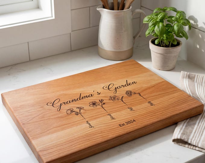 Birth Flower Gift for Mom | Personalized Cutting Board & Custom Grandma Garden Decor