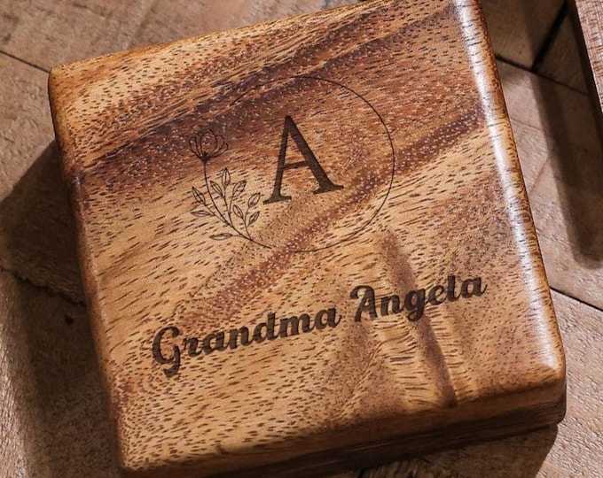 Personalized Travel Jewelry Box - Floral Theme: Custom Engraved Wooden Jewelry Organizer, Gift for Wife, Grandma, Mother’s Day