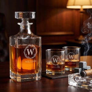 Personalized Whiskey Decanter, Engraved Decanter Set, Monogrammed decanter, Groomsmen Gift, Scotch Decanter, Housewarming Gift