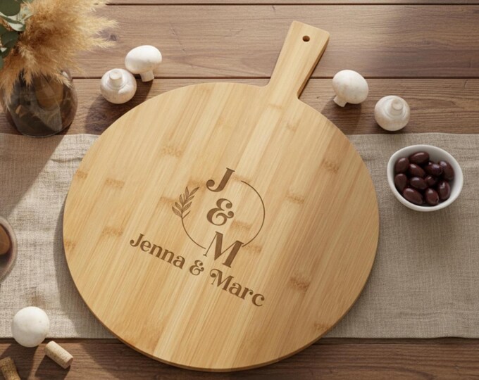 Personalized Bamboo Pizza Peel: Custom-Engraved Monogram Board