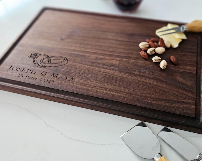 Personalized cutting board – Intersected Engagement Rings: Custom Engraved with Couple’s Names, Unique Wedding & Anniversary Gift