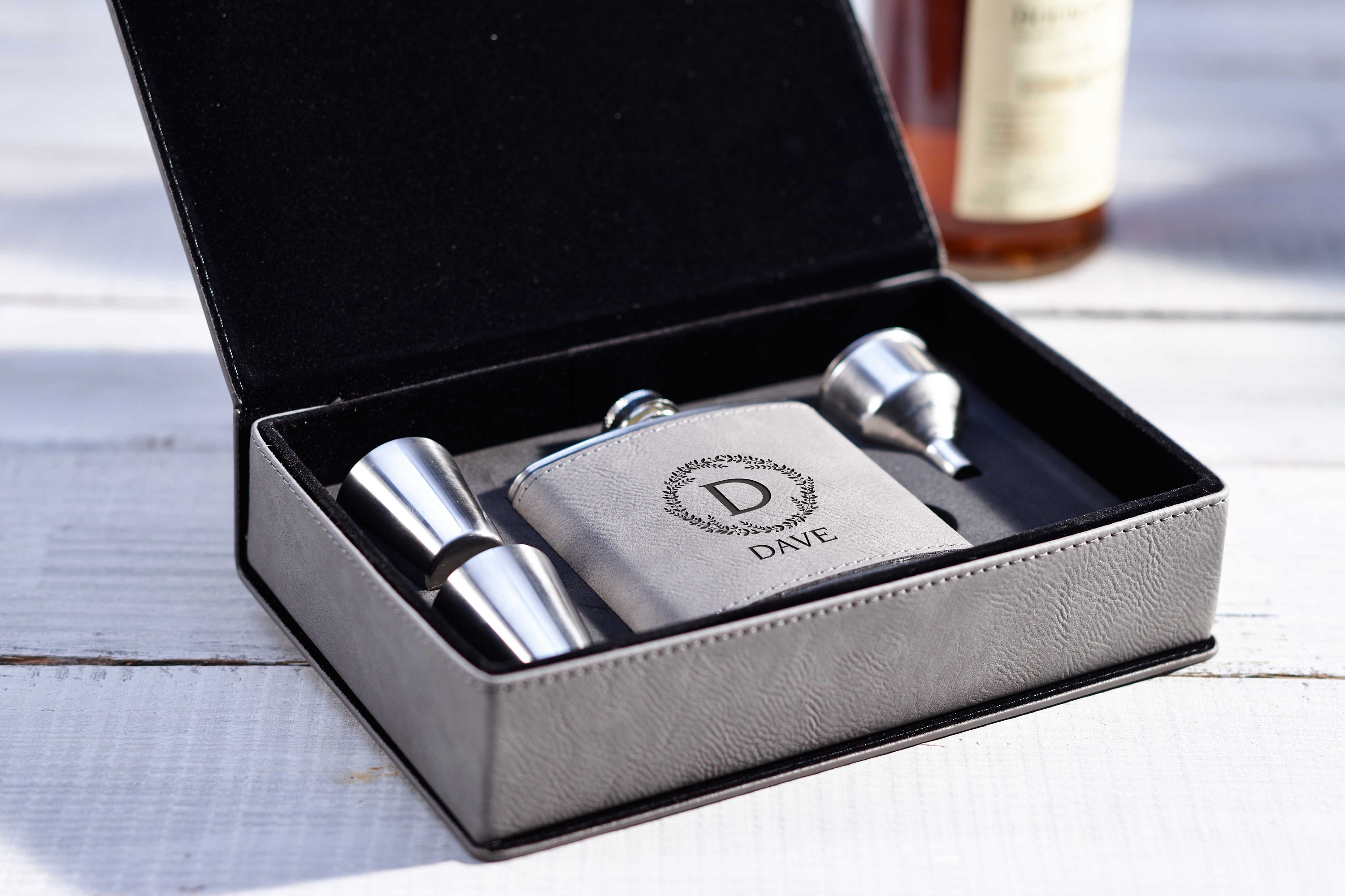 Personalized Flask, Personalized Flask Set with Shot Glasses , wooden