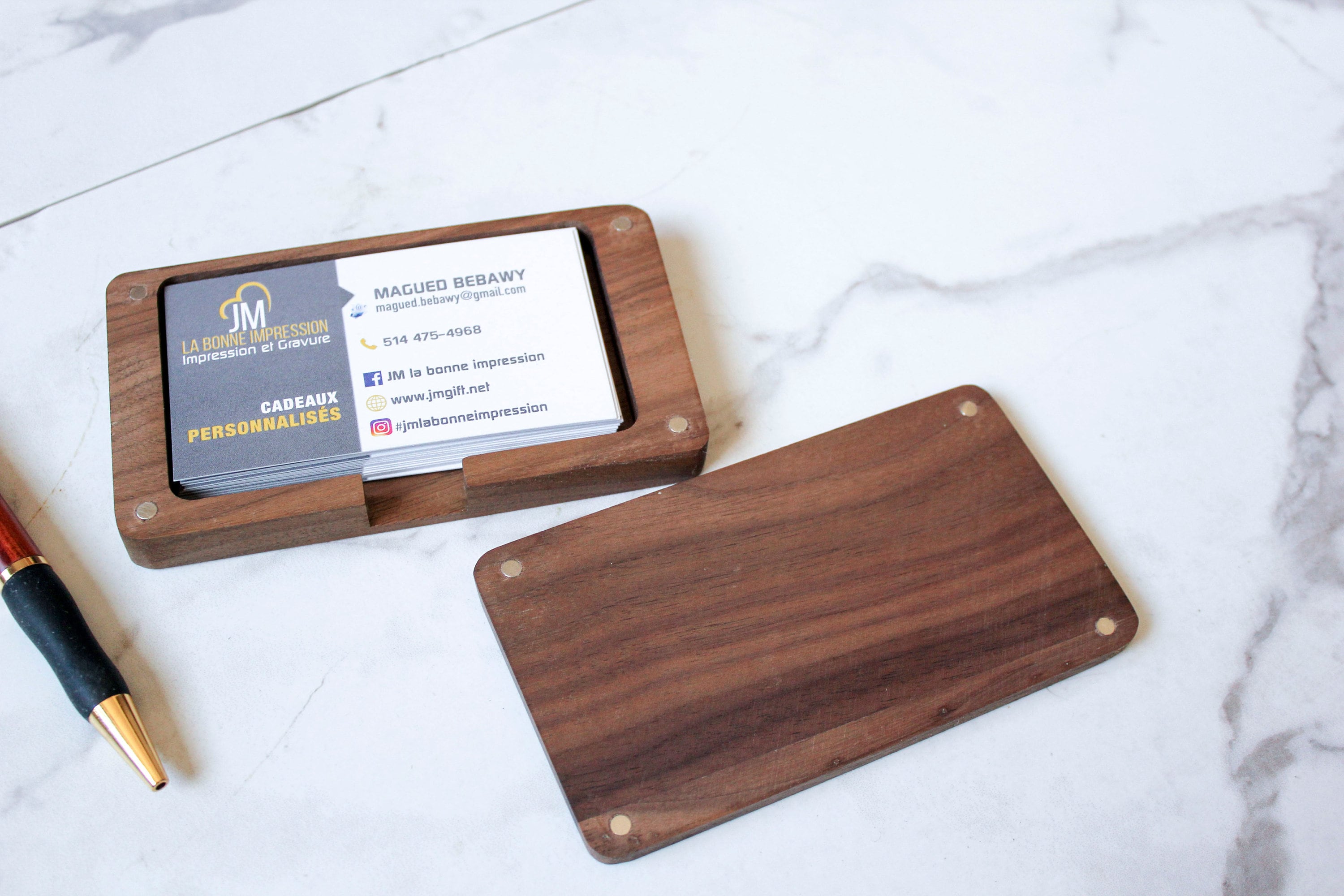 business card holder presentation