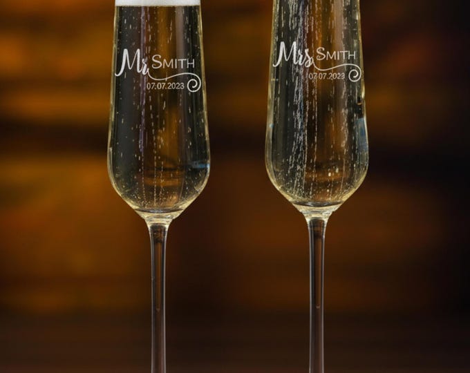 Personalized set of 2 Champagne Glass, Champagne flutes, Mr and Mrs Champagne glasses, Engraved Glass, Monogram Champagne Glass