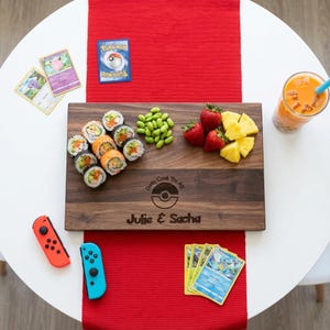 Personalized cutting board – Pokémon: Custom Engraved "Gotta Cook 'Em All!" in Pokémon Font with Couple Names & Date, Unique Gamer Gift zdjęcie 6