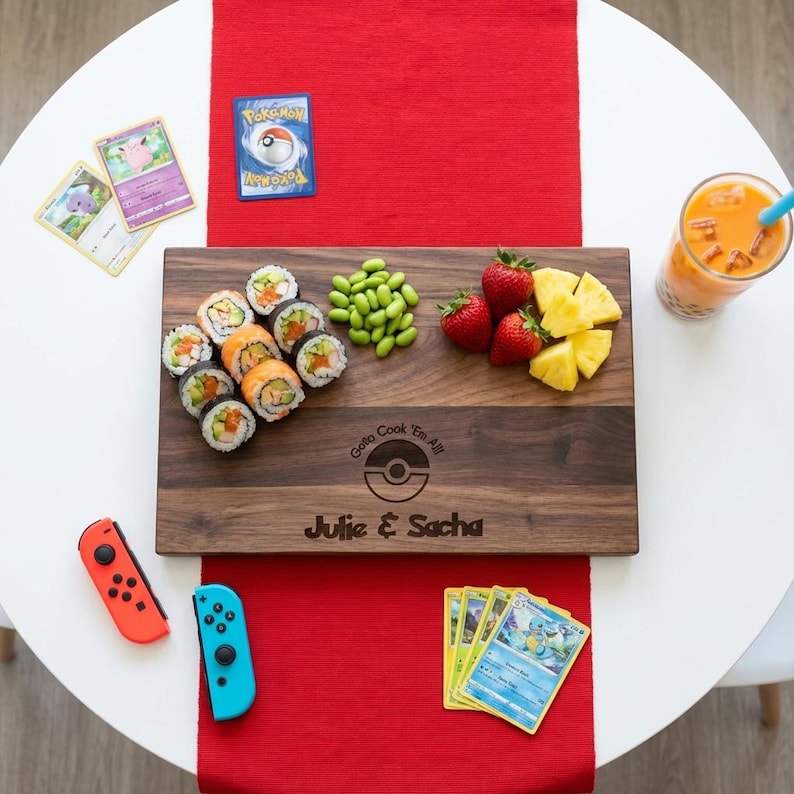 Personalized cutting board – Pokémon: Custom Engraved "Gotta Cook 'Em All!" in Pokémon Font with Couple Names & Date, Unique Gamer Gift zdjęcie 6