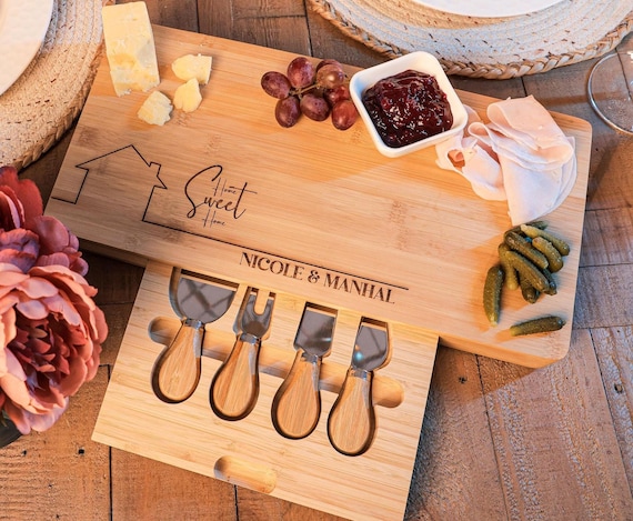 Personalized cheese board set, Custom cheese board set, Engraved cutting board, Wedding gifts, Gifts for the couple, Christmas gifts