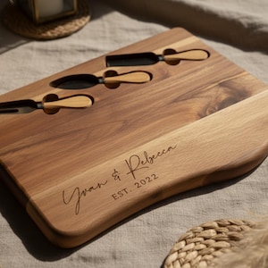 Personalized live edge cutting board, custom laser engraved board, housewarming gift, Gift for the couple, wedding gift, Christmas gift bild 13