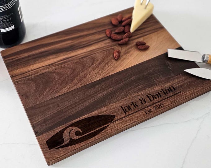 Personalized Charcuterie Board – Surfing Couple: Custom Cutting Board | Beach Wedding, Ocean Decor, Surfboard, Housewarming, Engagement Gift