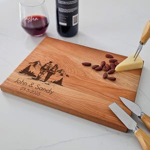 Personalized Cutting Board – Hiking Couple: Custom Engraved Charcuterie Board, Gift For Hikers & Nature Lovers – Housewarming, Hosting Gift