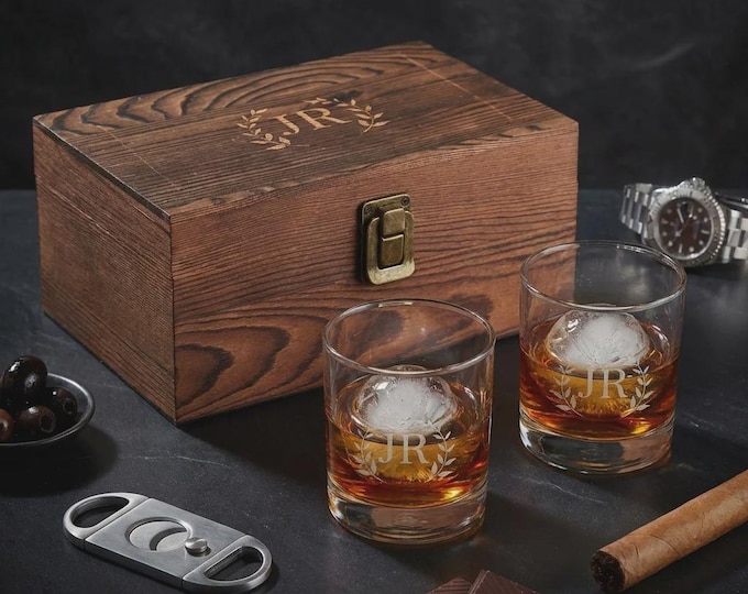 Personalized Whiskey Decanter Set - Custom Engraved Scotch with initials, Perfect Gift for Him, Groomsman & Father, Unique Whiskey Bar Decor